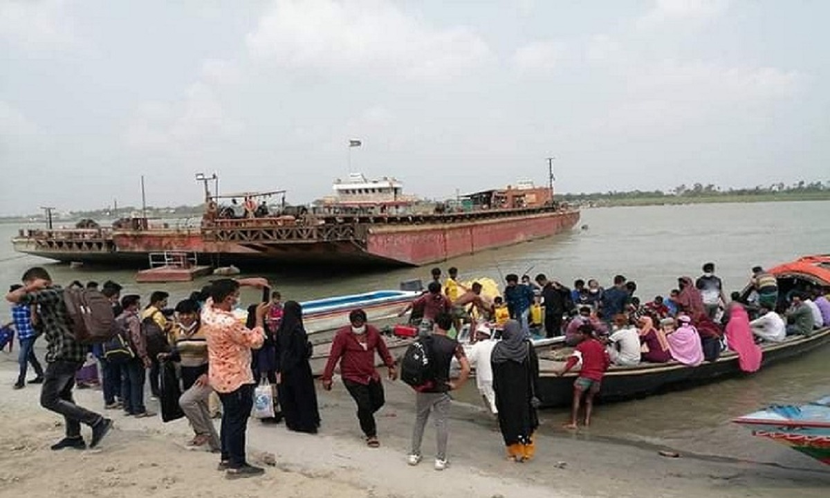 পদ্মা পারাপারে চরেই বাচ্চা প্রসব করলেন প্রসূতি